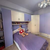 Cameretta Bianca e Lilla Solida e Capiente