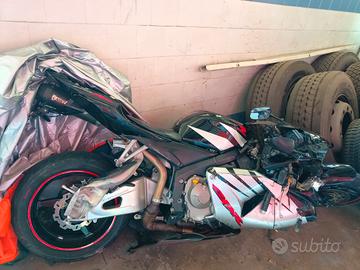 Honda CBR 600 RR 2005 incidentata 