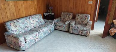 Divano 3 posti più 2 poltrone 