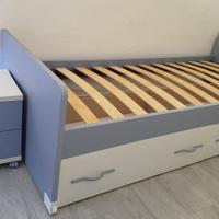 Letto con cassetti e comodino per camerina