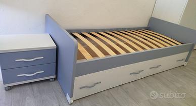 Letto con cassetti e comodino per camerina