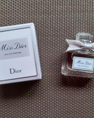 Bracciale e profumo Dior