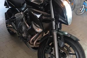 Moto kawasaki ER 6N