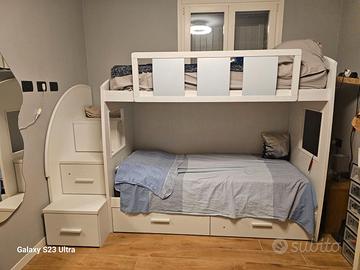 Letto a castello con contenitori