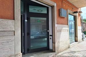 Ampio Locale-Ufficio in zona ad alto passaggio