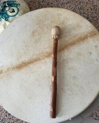 Tamburo sciamanico più battente