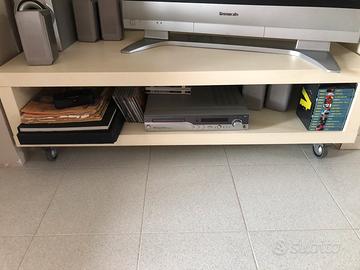 Porta televisore con rotelle