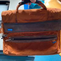 Borsa Tracolla PIQUADRO , leggi la descrizione.