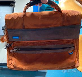 Borsa Tracolla PIQUADRO , leggi la descrizione.