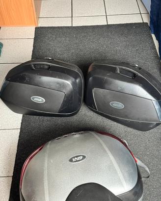 Borse laterali e bauletto moto