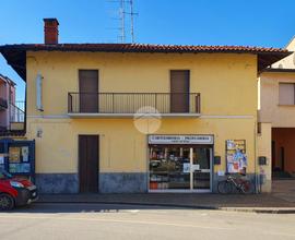 NEGOZIO A ROBECCO SUL NAVIGLIO