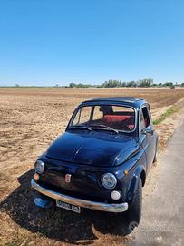 Fiat 500L anno 1971, targhe nere Roma