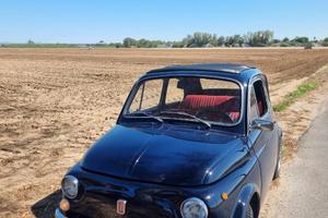 Fiat 500L anno 1971, targhe nere Roma