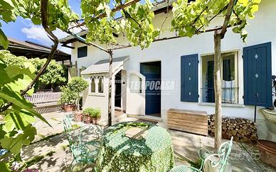 SOLUZIONE INDIPENDENTE RISTRUTTURATA CON CORTILE P