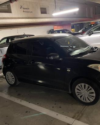 Suzuki swift completa di rimorchio