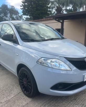 Lancia Ypsilon 1.0 FireFly 5 porte S&S Hybrid Ecoc