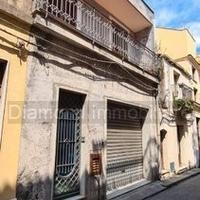 Casa singola al centro di giarre con garage