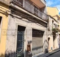 Casa singola al centro di giarre con garage