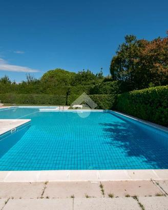 VILLA A SCHIERA A SOIANO DEL LAGO