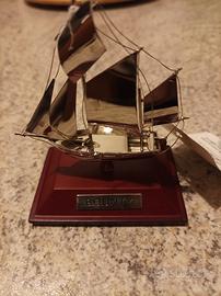 Barca a vela in metallo modellino