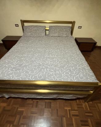 Letto comodini cassettone