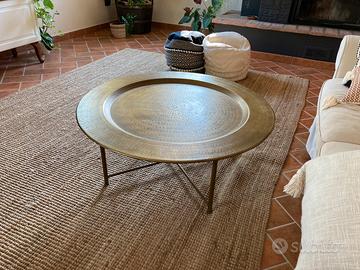 Tavolino da salotto rotondo in metallo color oro