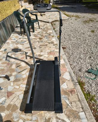 tapis roulant con computer palestra 