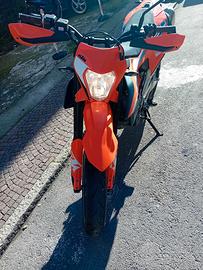 KTM 690 SMC R 2023 come nuova, permuta, 