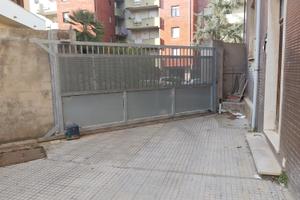 Posto auto coperto in cortile condominiale
