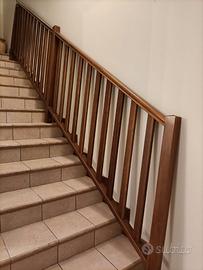 Parapetto in legno scala interna