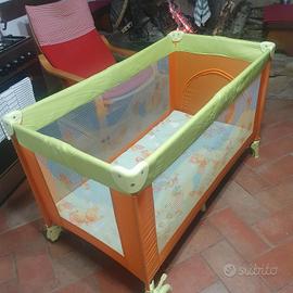 lettino da campeggio con materasso