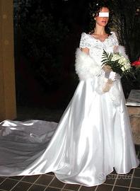Per matrimonio: abito bianco, velo e strascico