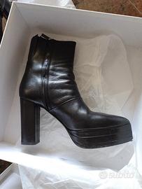 stivaletti alla caviglia con zeppa alta