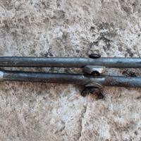 Vecchia chiave a croce per ruote auto pieghevole