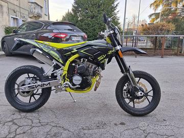 MOTARD SWM SM 125 R**MOT. BIALBERO