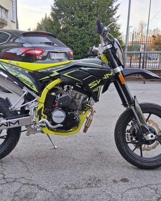 MOTARD SWM SM 125 R**MOT. BIALBERO