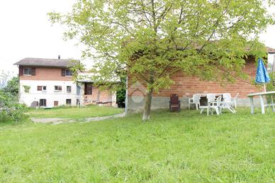 CASA SEMINDIPENDENTE A CARPINETI