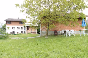 CASA SEMINDIPENDENTE A CARPINETI