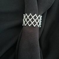 Anello regolabile traforato. Nuovo.