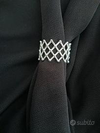 Anello regolabile traforato. Nuovo.