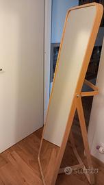 Specchio da terra in frassino