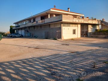LOCALE 400 mq + piazzale 1000 mq AFF-RISC