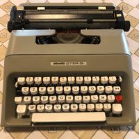 Macchina da scrivere Olivetti Lettera 35 vintage