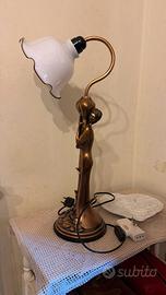Lampada da tavolo stile Liberty