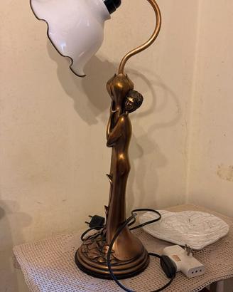 Lampada da tavolo stile Liberty