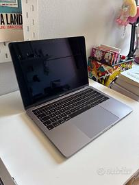 MacBook Pro 13" – Intel i7 – 16GB RAM – SSD 1TB