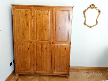 ARMADIO IN LEGNO TRE ANTE