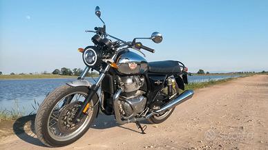 Royal Enfield Interceptor 650_Chrome
