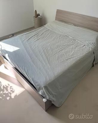 Letto matrimoniale Mondo Convenienza + materasso