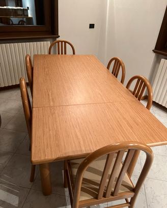 Tavolo con sei sedie